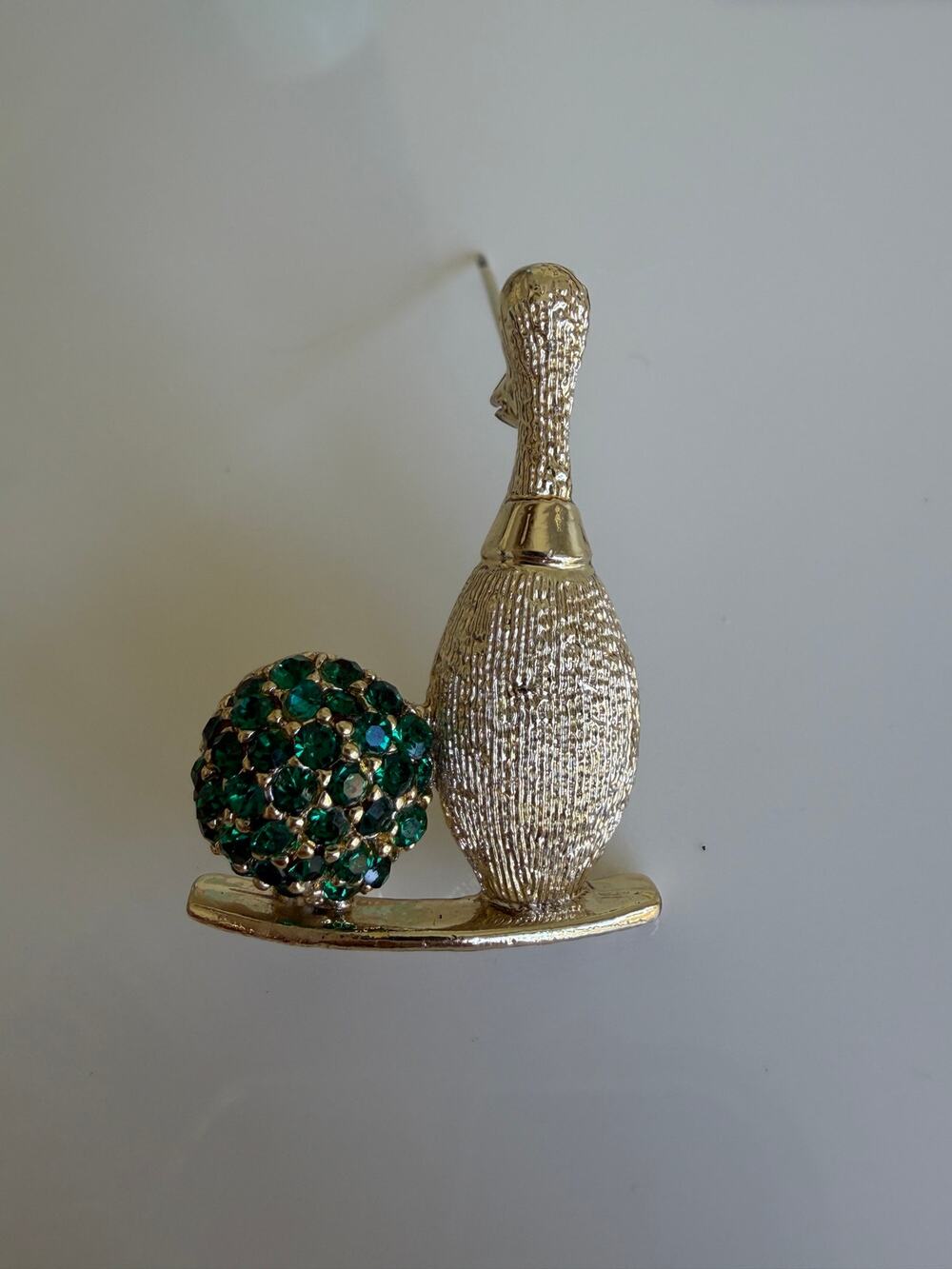 Vtg signed DODDS bowling pin and ball brooch gold tone emerald green pin 1960